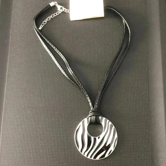 Carol D Studio Zebra Print round cutout disk necklace,black leather,silver tone - Picture 1 of 5